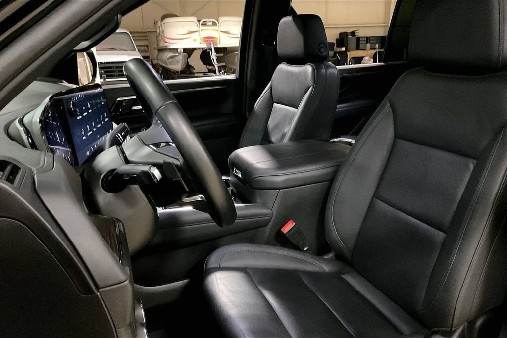 Used 2025 Chevrolet Suburban Z71 AWD/4WD image 23