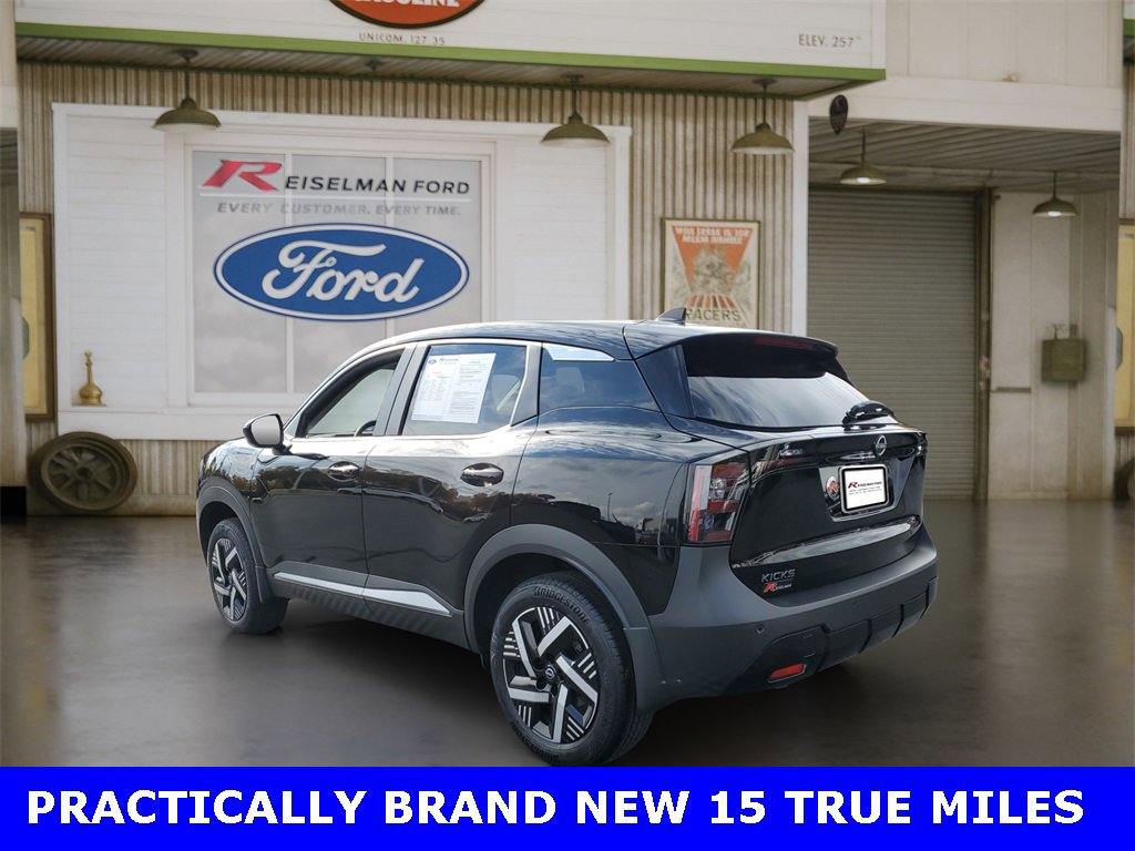 Used 2025 Nissan Kicks SV image 3