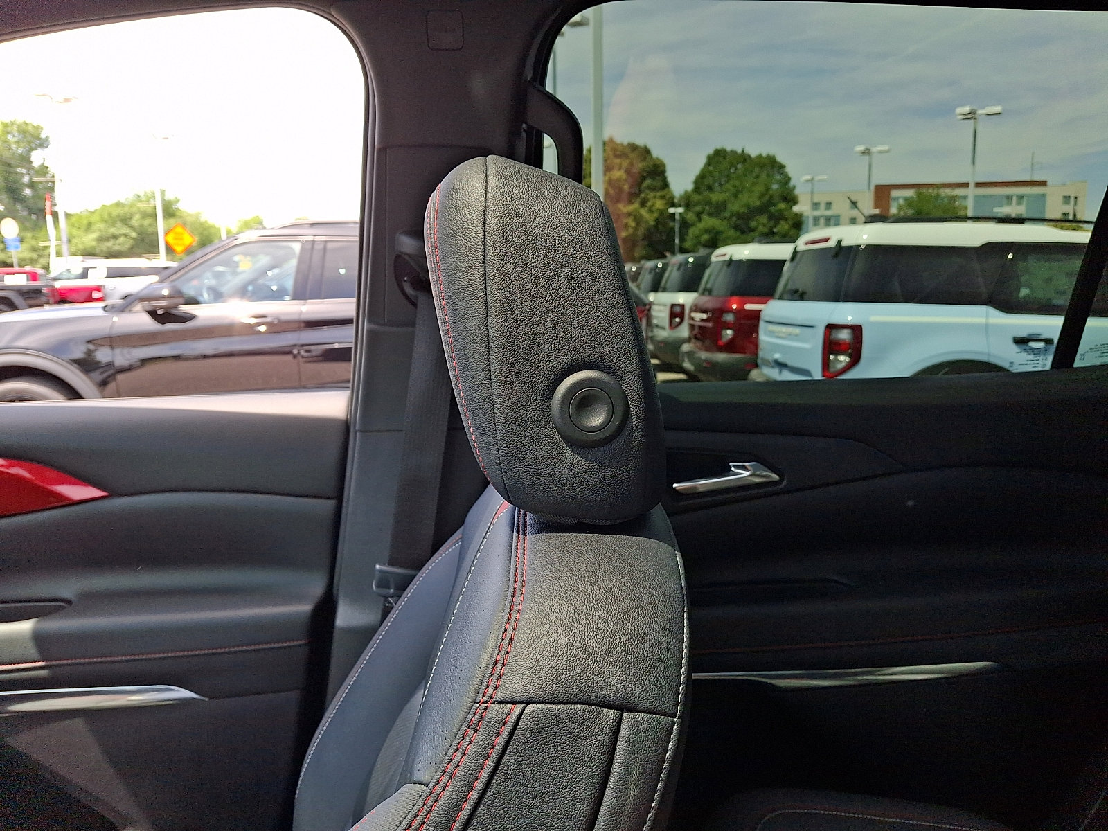 Used 2024 Chevrolet Traverse RS AWD/4WD image 16