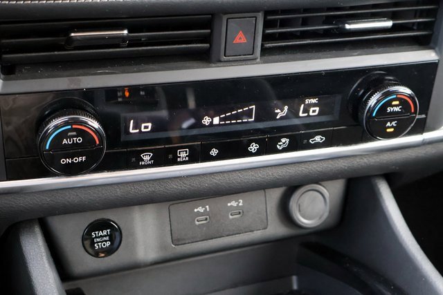 Used 2024 Nissan Rogue SV image 30