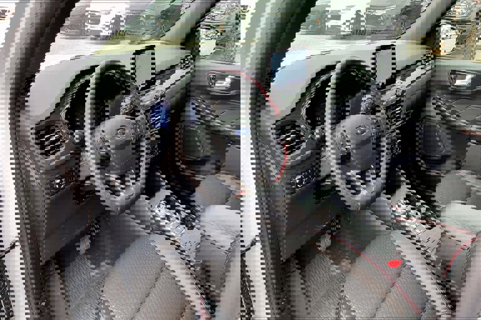 Certified 2025 Ford Escape ST-Line w/ Equipment Group 301A image 18