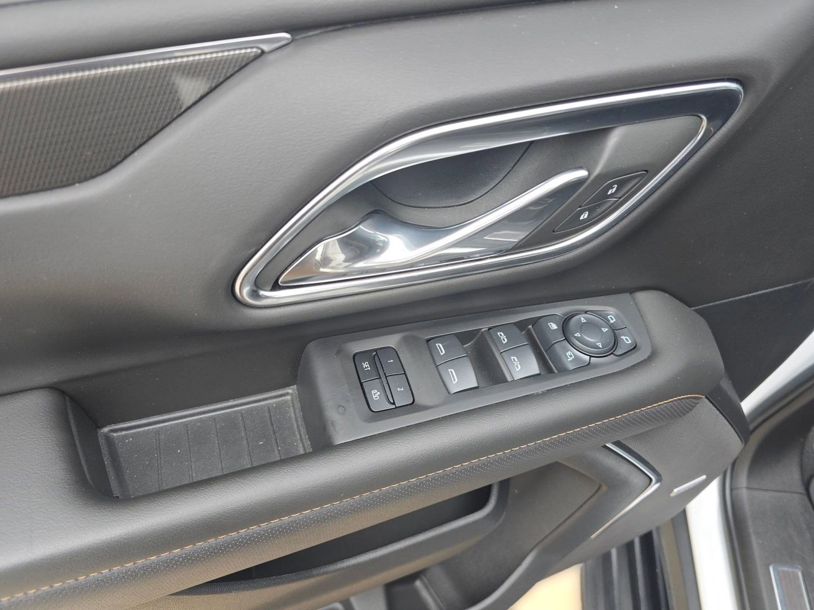 Used 2024 GMC Yukon AT4 w/ Technology Package image 20