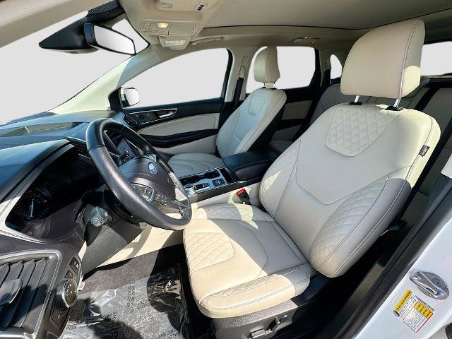 Certified 2023 Ford Edge Titanium w/ Class II Trailer Tow Package image 18