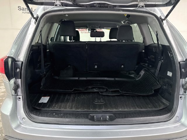Used 2019 Toyota Highlander LE AWD/4WD image 24