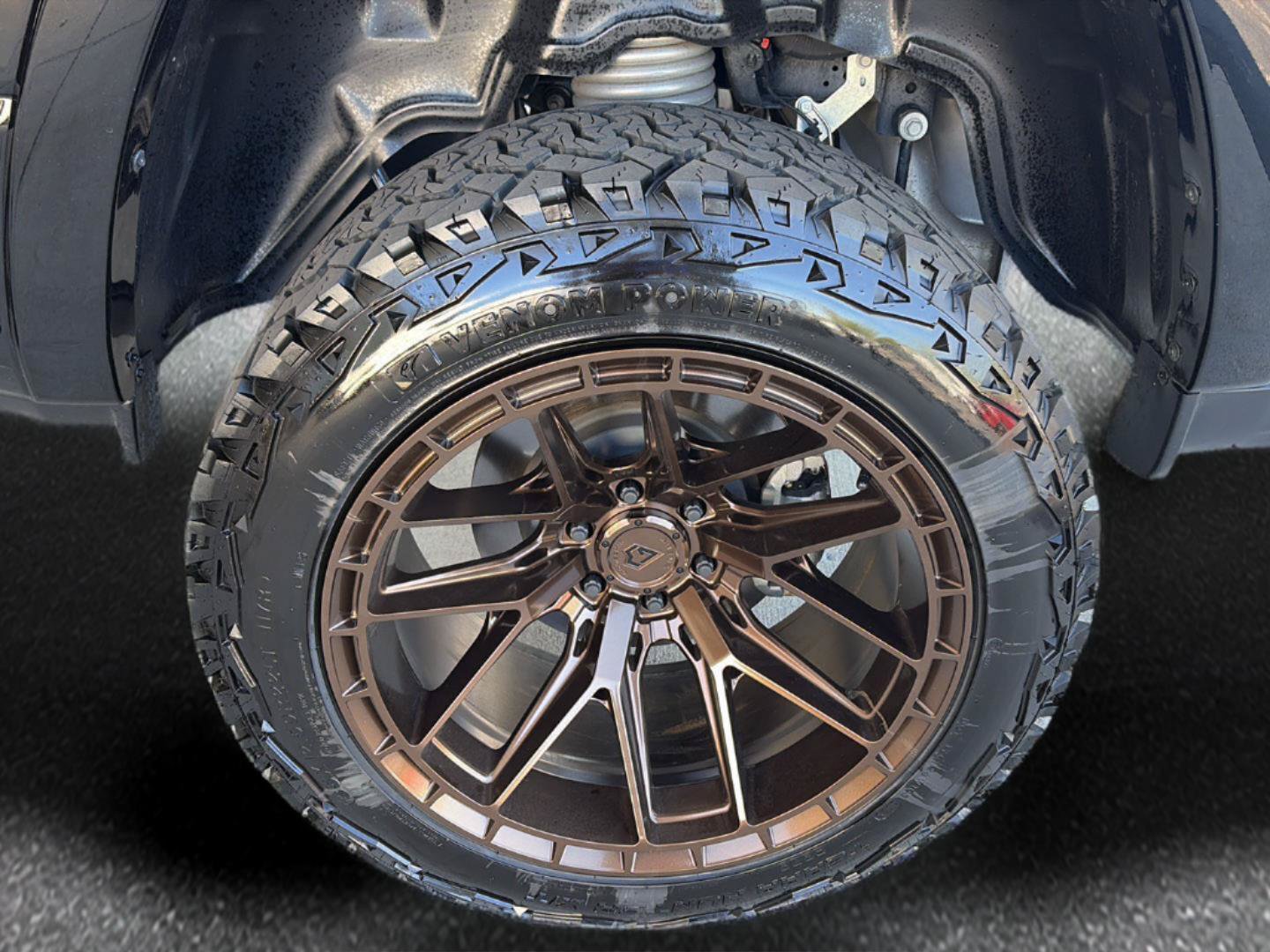 Used 2025 RAM 1500 Laramie w/ Night Edition AWD/4WD image 8