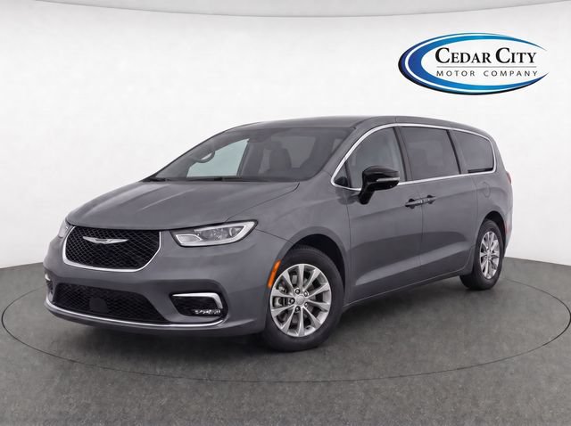 Used 2025 Chrysler Pacifica Select AWD/4WD image 1