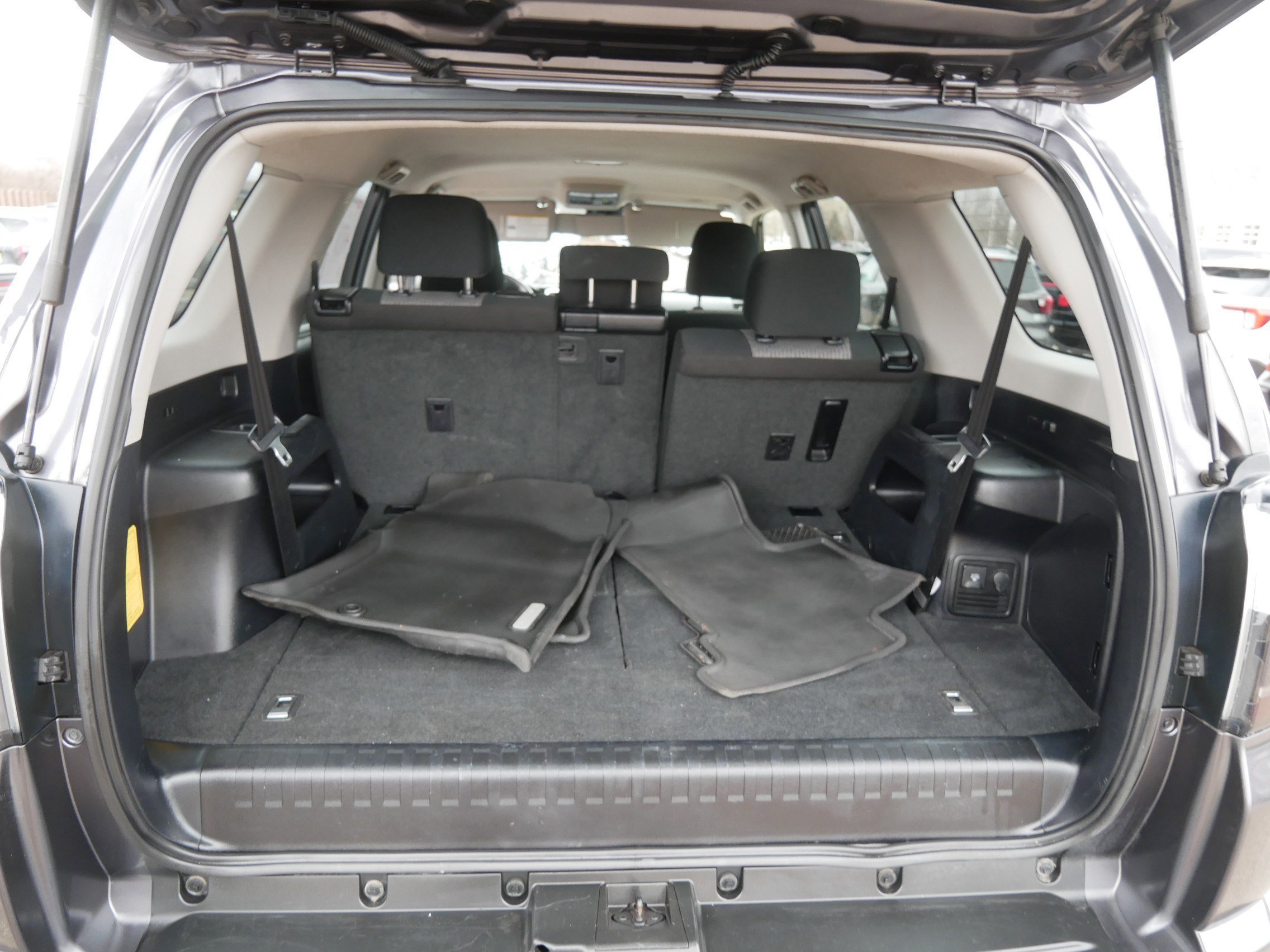 Used 2022 Toyota 4Runner SR5 AWD/4WD image 18