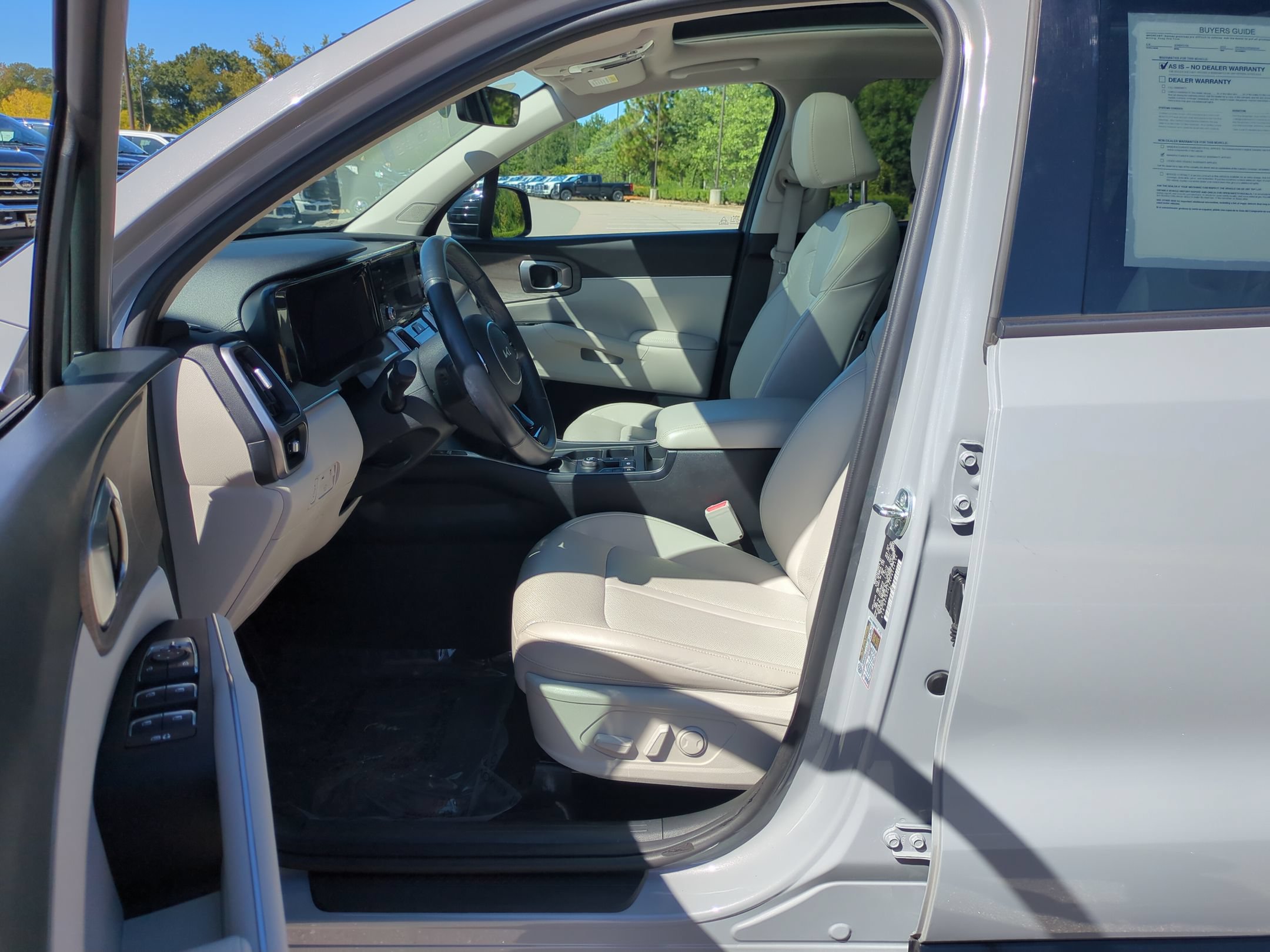 Used 2023 Kia Sorento EX w/ Panoramic Sunroof Package FWD image 13