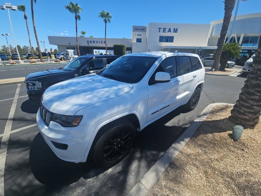 Used 2021 Jeep Grand Cherokee Laredo X RWD image 1
