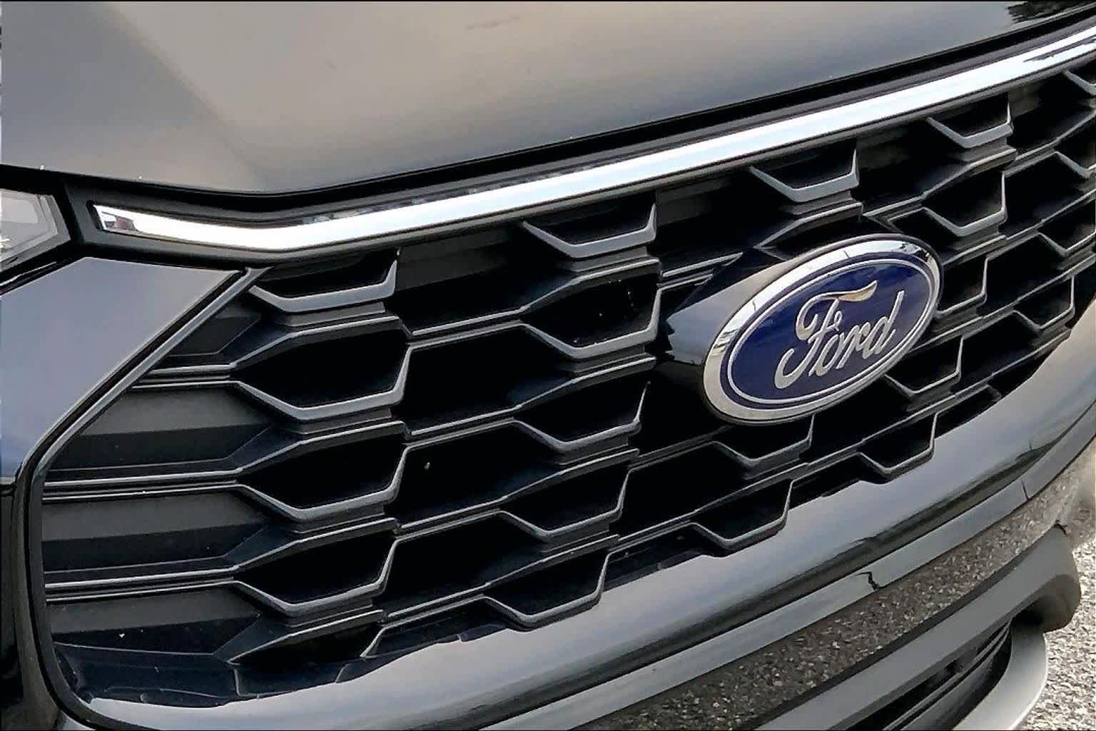 Certified 2025 Ford Escape ST-Line Select AWD/4WD image 28