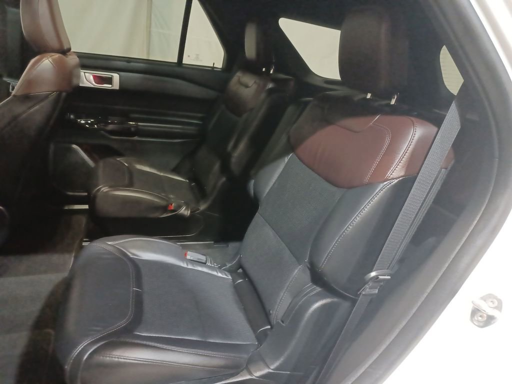 Certified 2023 Ford Explorer Platinum w/ Technology Package image 25