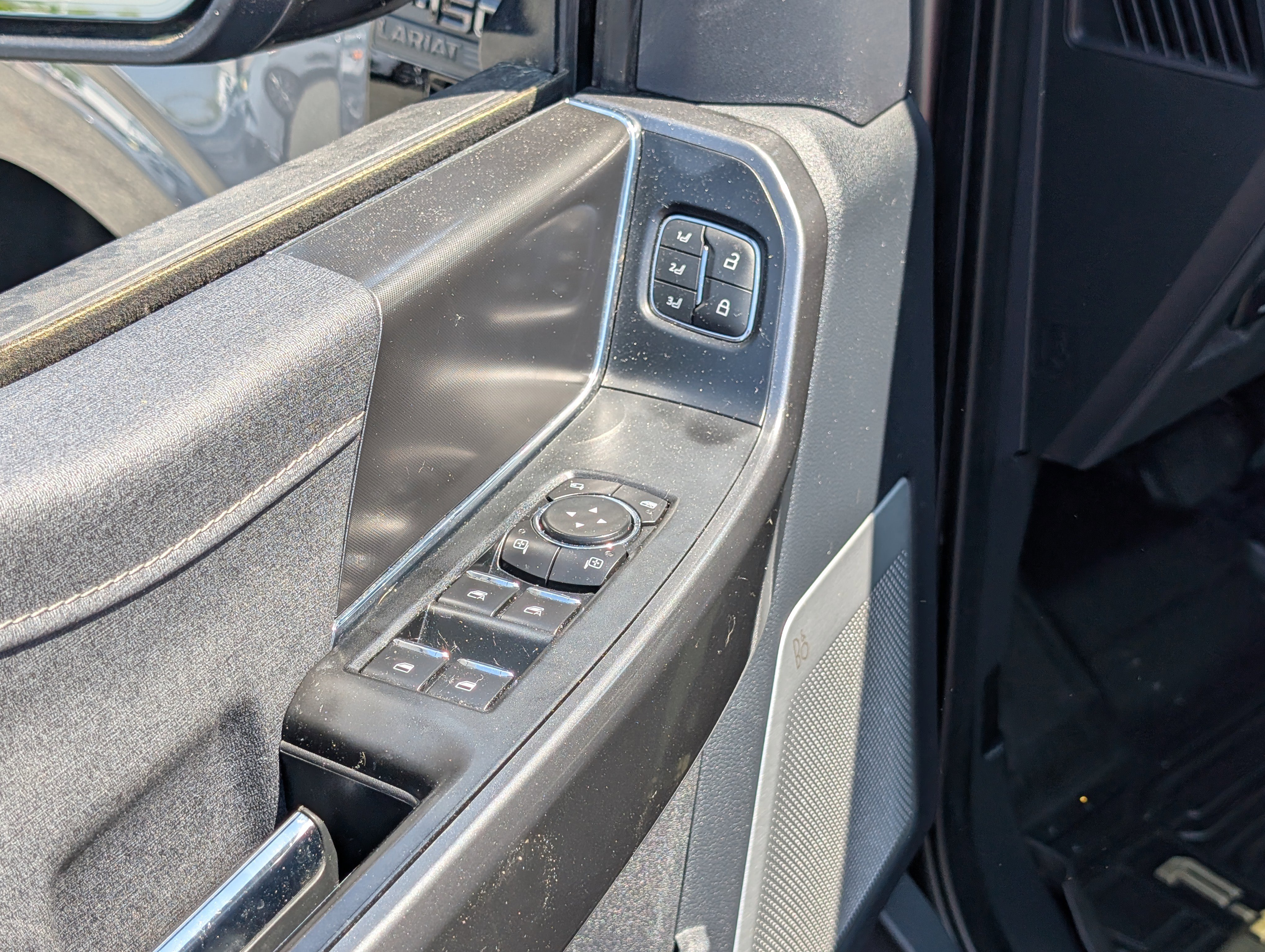 Certified 2022 Ford F150 Lariat w/ Equipment Group 502A High image 19