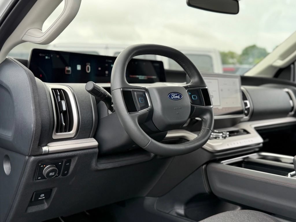 Certified 2025 Ford Expedition Active AWD/4WD image 12