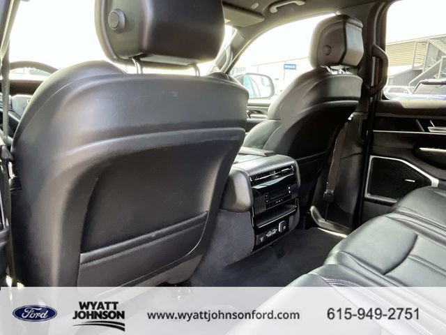 Used 2024 Jeep Wagoneer L Series II w/ Flexible Seating Group image 19
