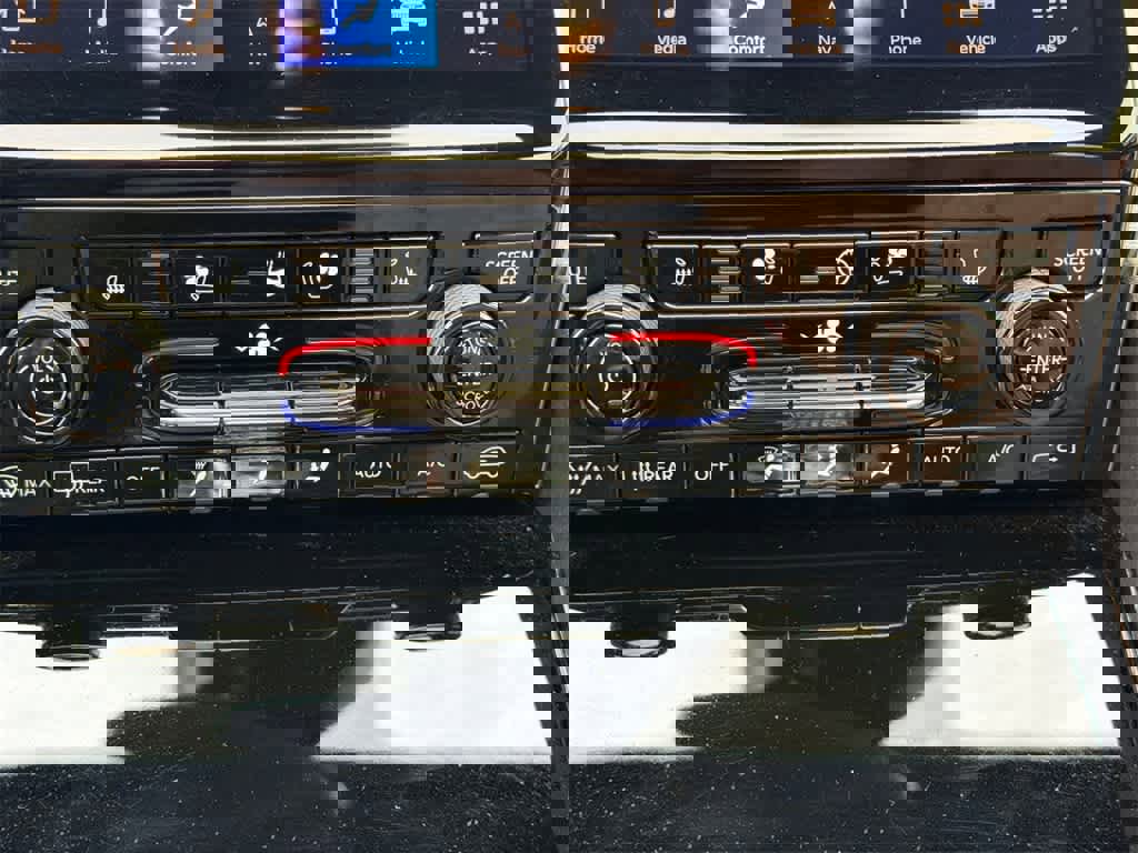 Used 2023 Jeep Grand Cherokee Summit w/ Luxury Tech Group V image 30