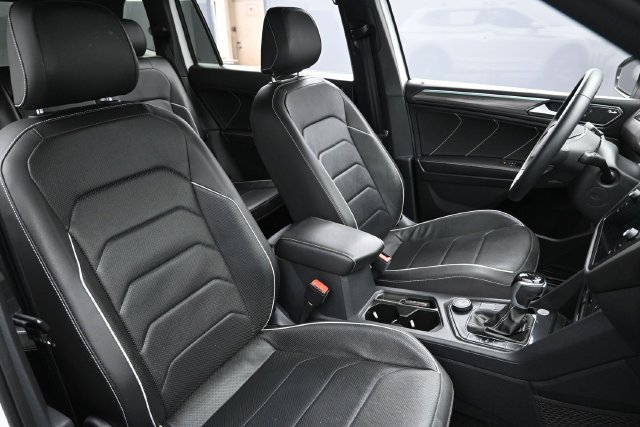 Used 2023 Volkswagen Tiguan SEL R-Line AWD/4WD image 25