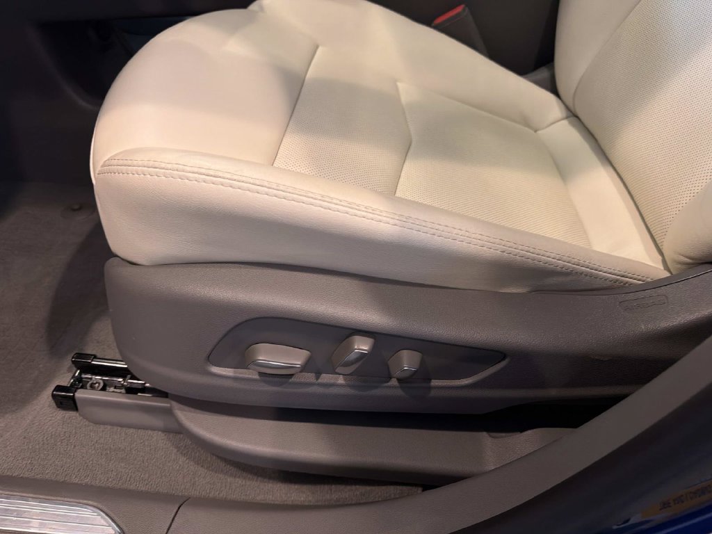 Used 2025 Cadillac XT5 Premium Luxury FWD image 20
