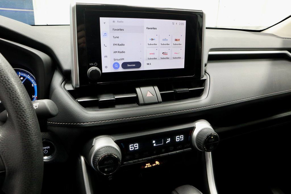 Used 2025 Toyota RAV4 XLE image 31