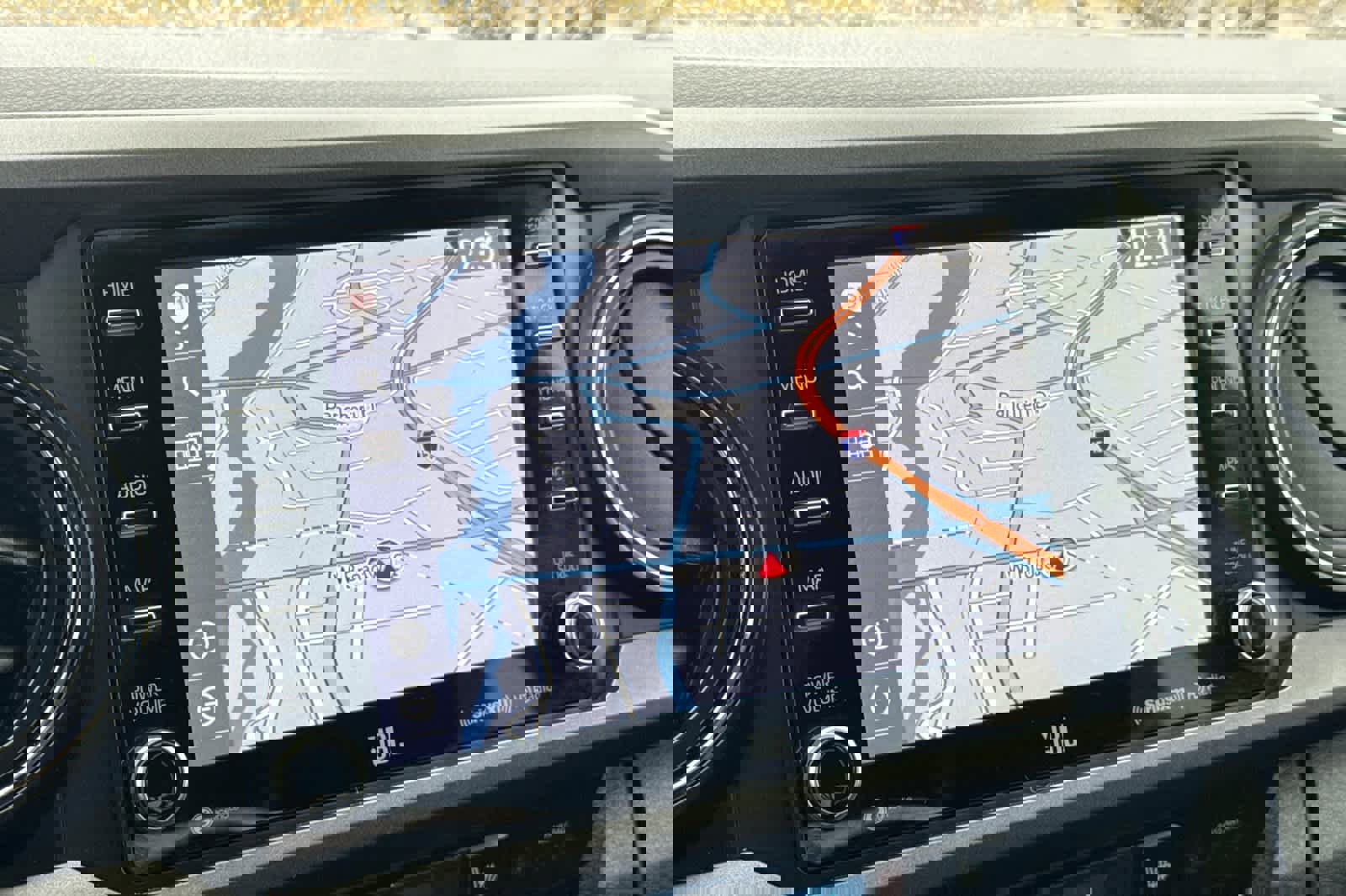 Used 2020 Toyota Tacoma TRD Off-Road image 18