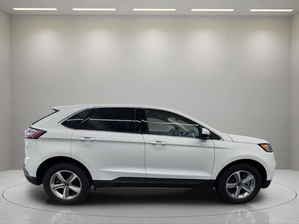 Certified 2024 Ford Edge SEL w/ Convenience Package AWD/4WD image 4