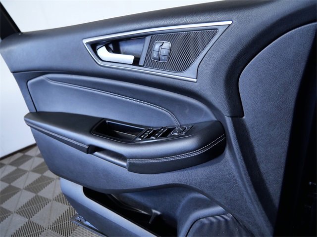Certified 2018 Ford Edge Titanium image 24