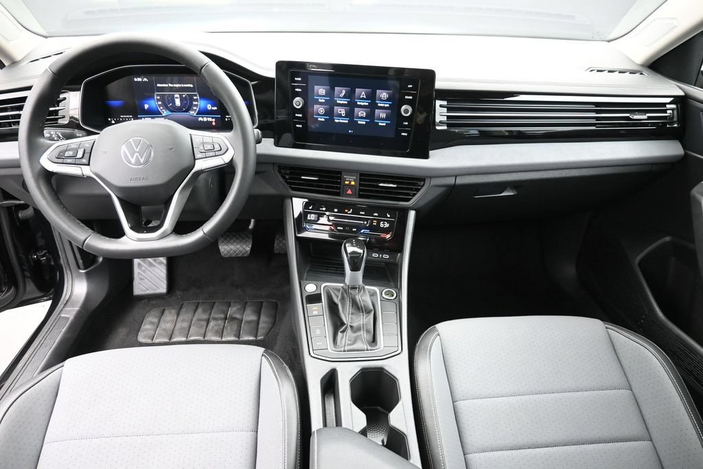 Used 2025 Volkswagen Jetta SE FWD image 7