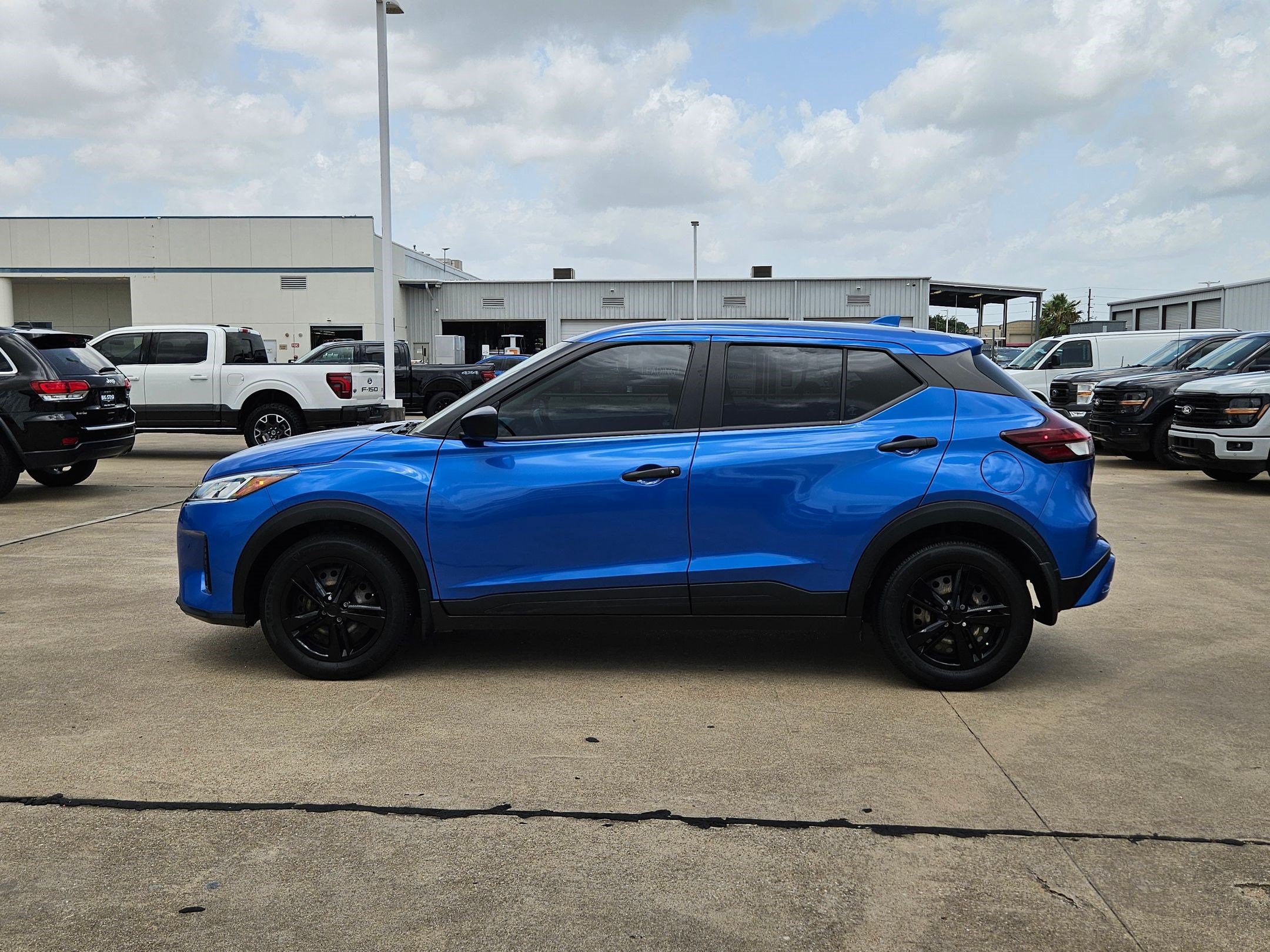 Used 2024 Nissan Kicks S FWD image 9