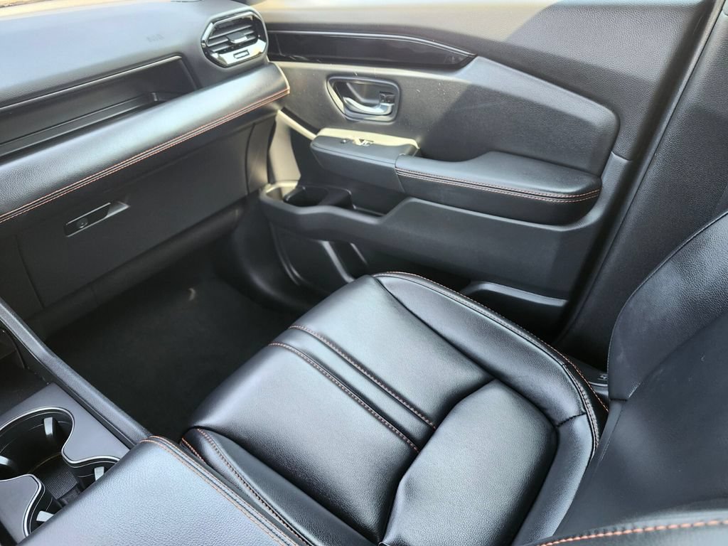 Used 2025 Honda Pilot TrailSport image 15