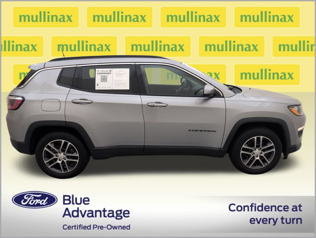 Used 2018 Jeep Compass Latitude w/ Popular Equipment Group FWD image 2