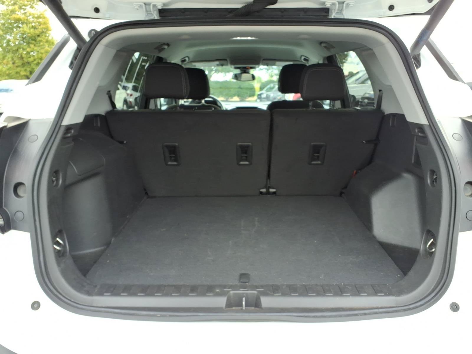 Used 2024 GMC Terrain SLE w/ Driver Convenience Package FWD image 23