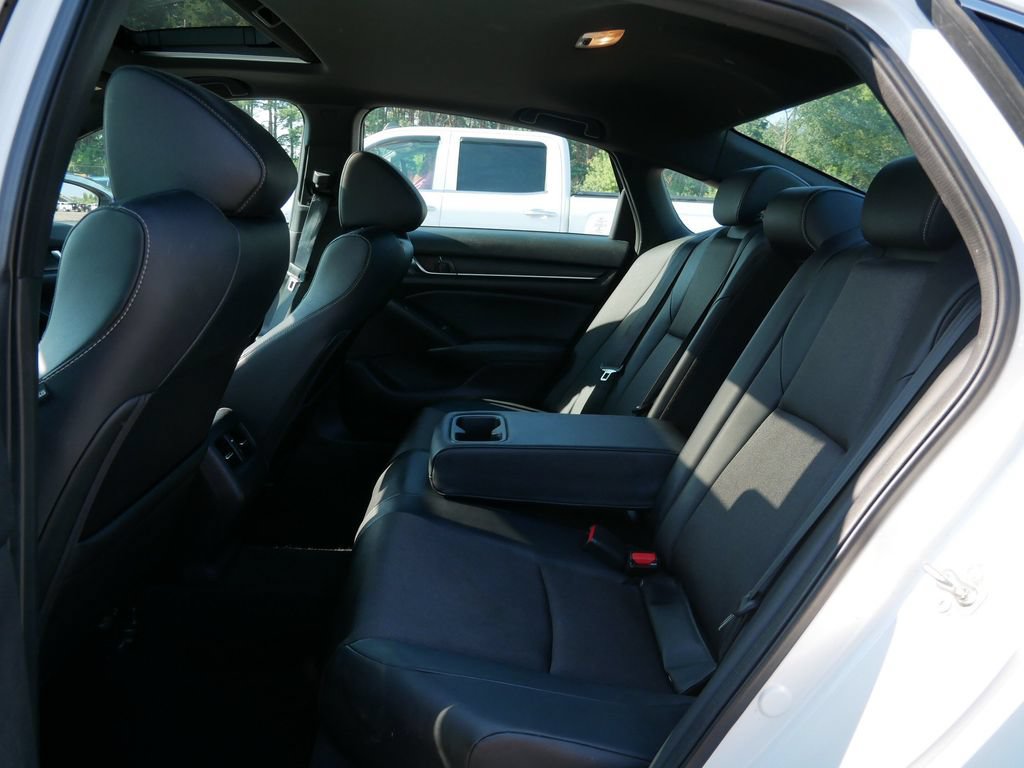 Used 2018 Honda Accord Sport image 11