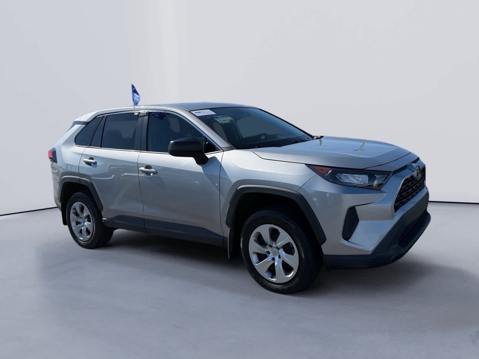 Used 2022 Toyota RAV4 LE FWD image 7