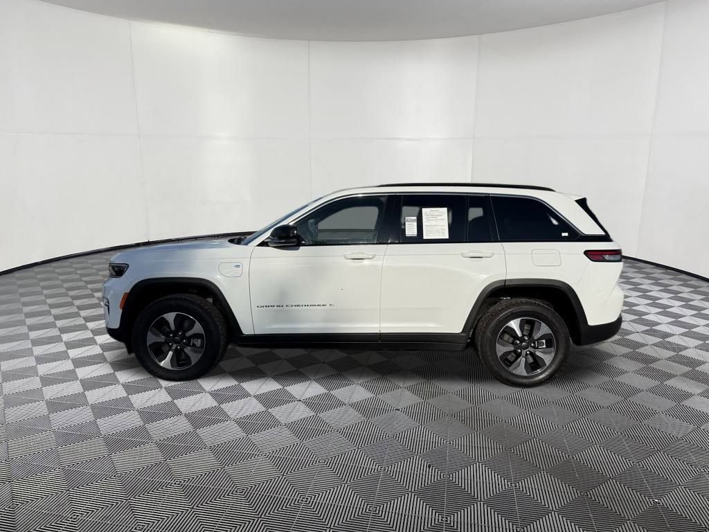 Used 2024 Jeep Grand Cherokee Limited 4xe image 2
