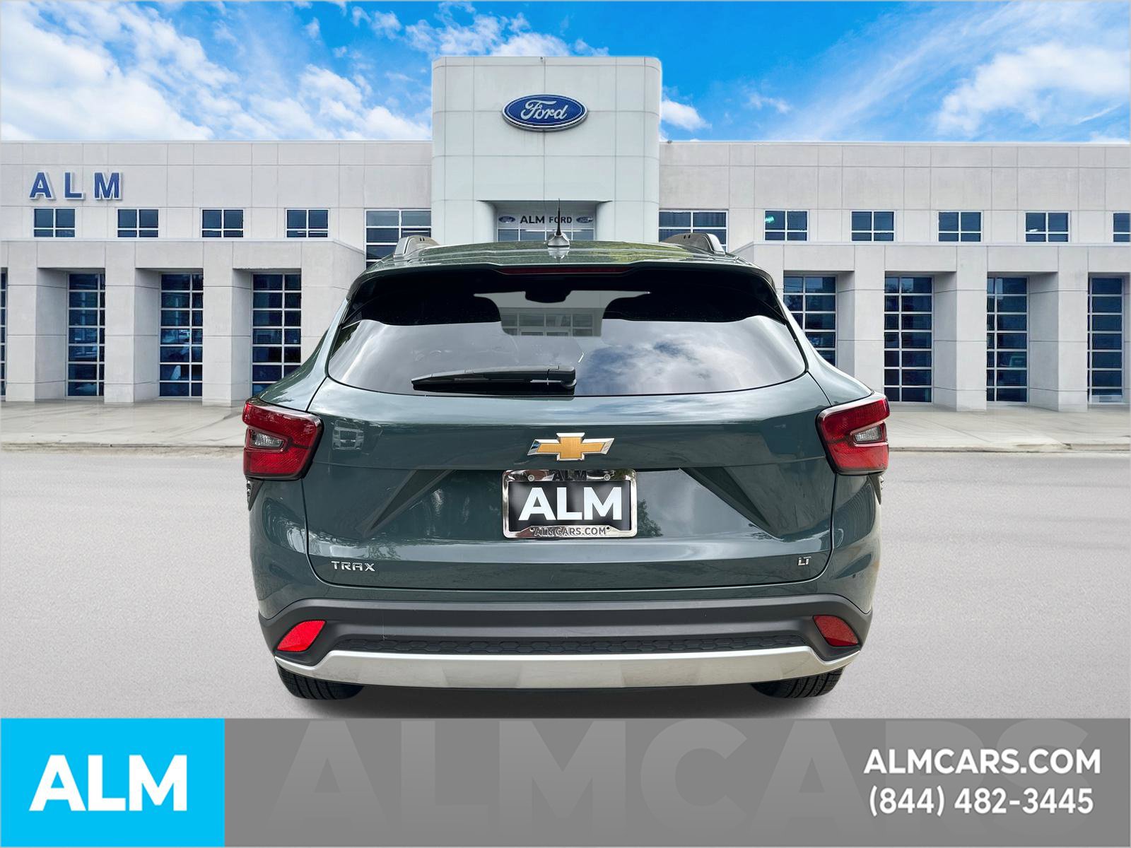 Used 2025 Chevrolet Trax LT FWD image 8