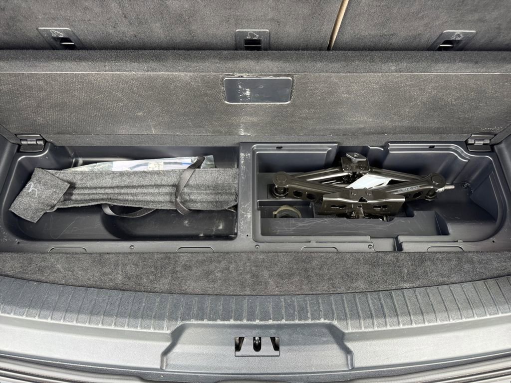 Certified 2024 Ford Expedition Limited image 17