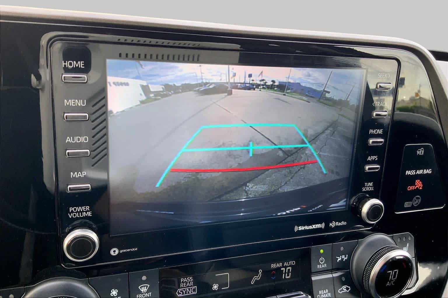 Used 2022 Toyota Highlander XLE AWD/4WD image 24