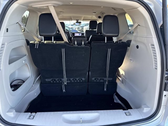 Used 2024 Chrysler Pacifica Touring-L FWD image 6