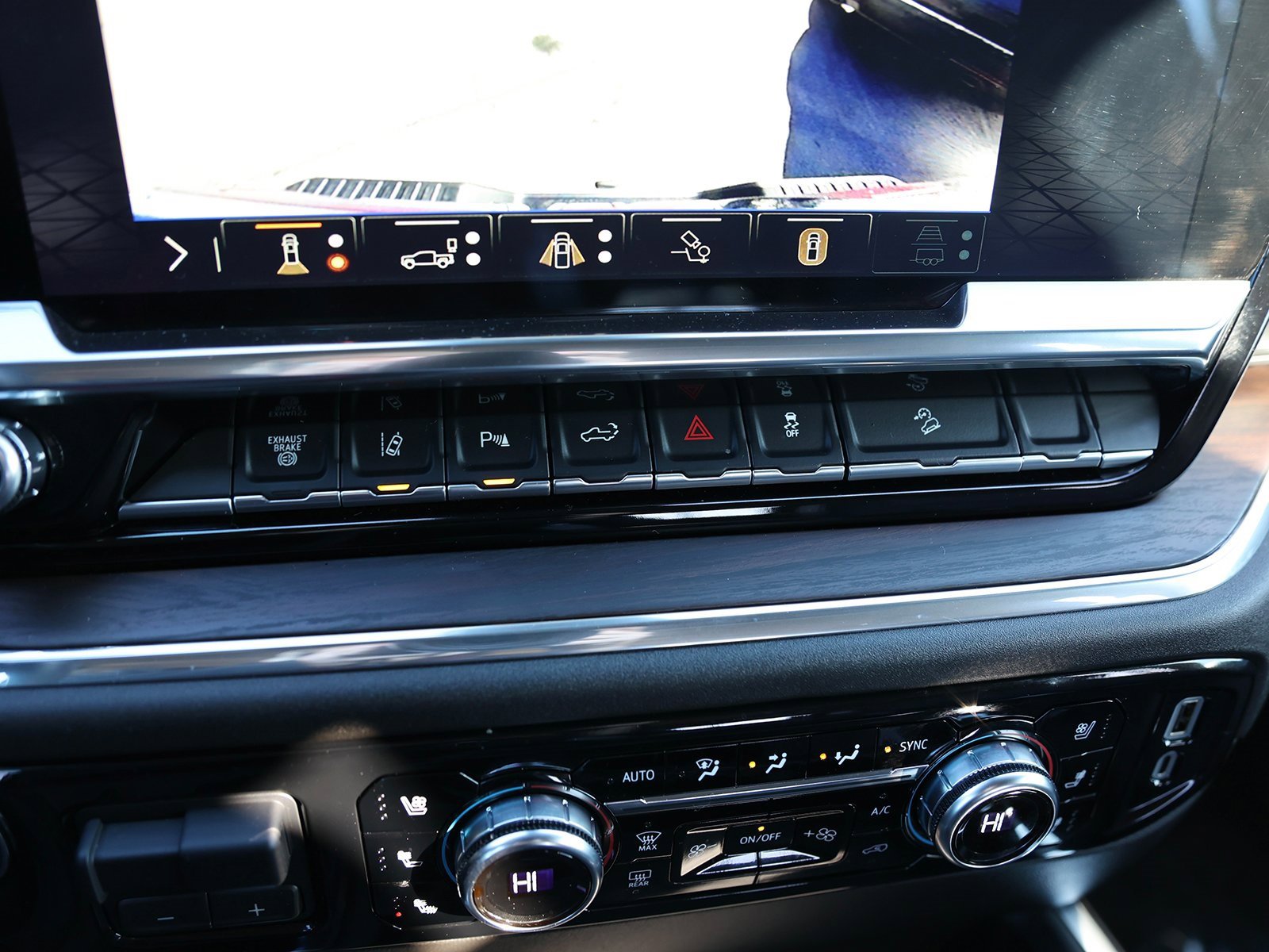 Used 2025 GMC Sierra 2500 SLT w/ SLT Premium Package image 28