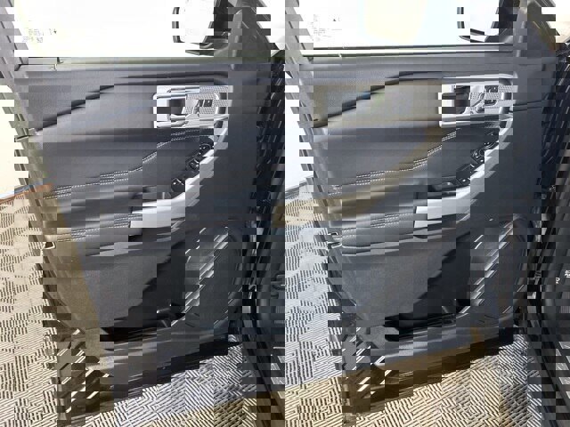 Certified 2023 Ford Explorer Limited w/ Equipment Group 301A image 9