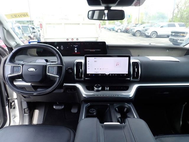 Certified 2025 Ford Expedition Platinum AWD/4WD image 13