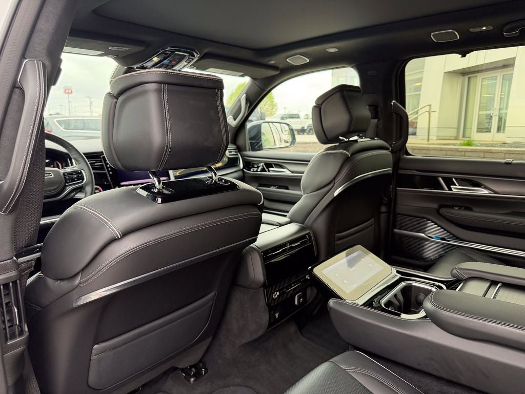 Used 2025 Jeep Grand Wagoneer L Series II Obsidian w/ Quick Order Packagew 28T AWD/4WD image 17