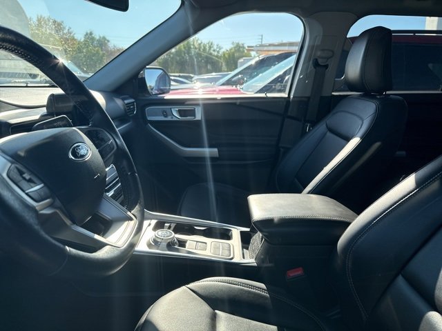 Certified 2022 Ford Explorer XLT w/ Equipment Group 202A image 6