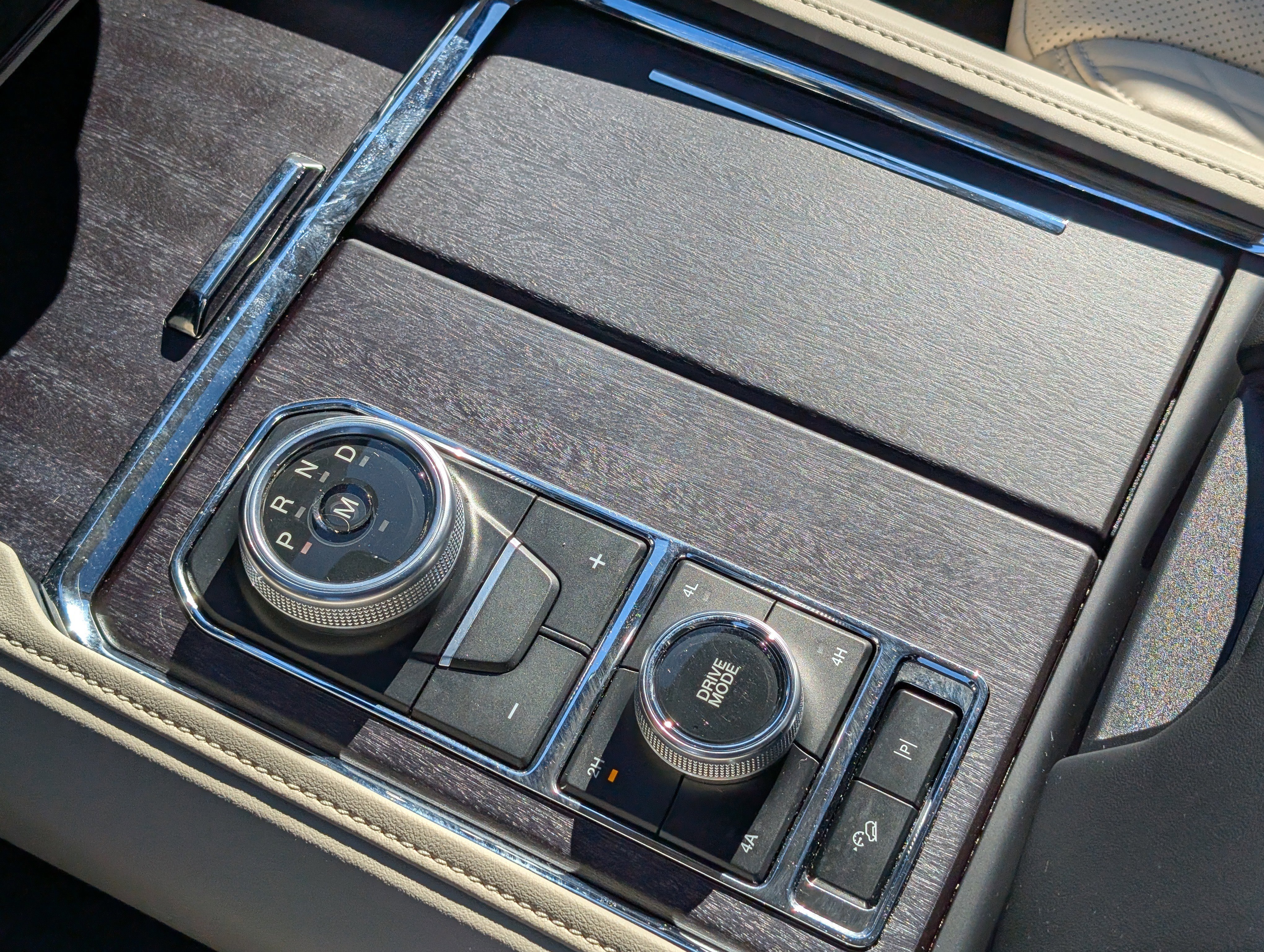 Certified 2024 Ford Expedition Max Platinum image 33