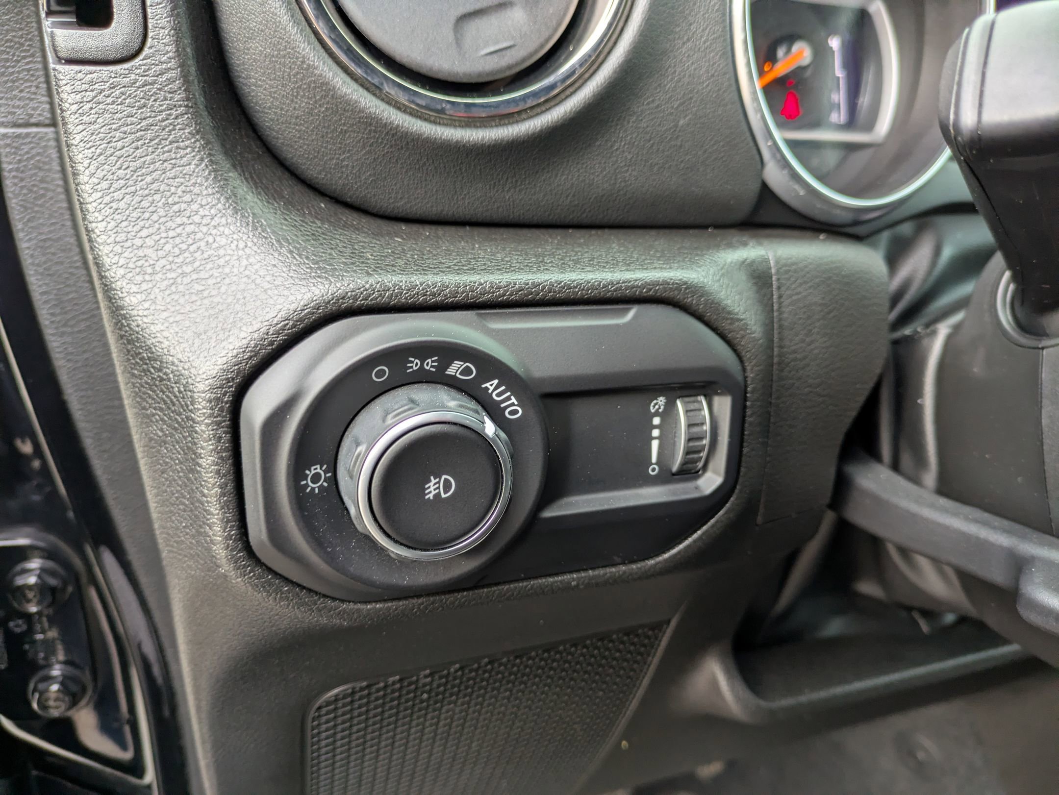 Used 2023 Jeep Wrangler Unlimited Sahara AWD/4WD image 17