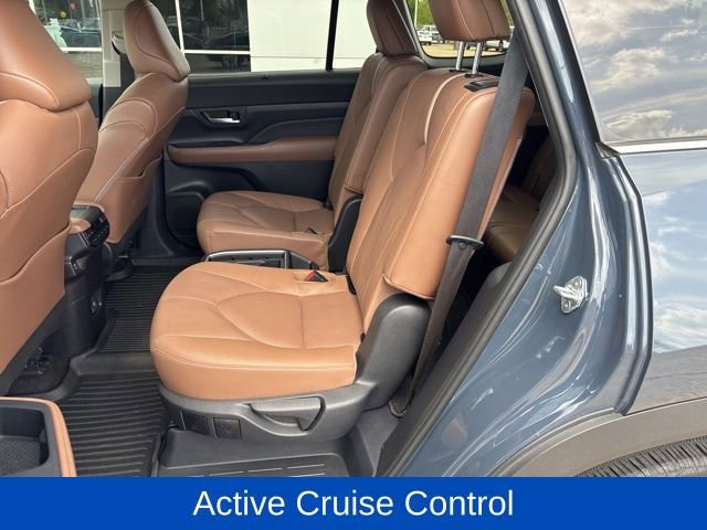 Used 2025 Toyota Grand Highlander AWD image 14