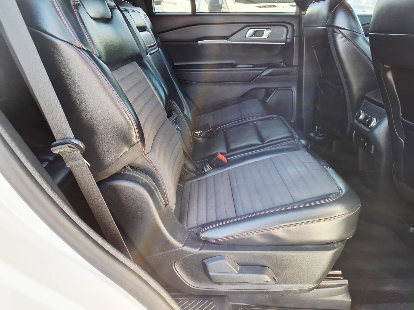Certified 2025 Ford Explorer ST-Line w/ Premium Package AWD/4WD image 14