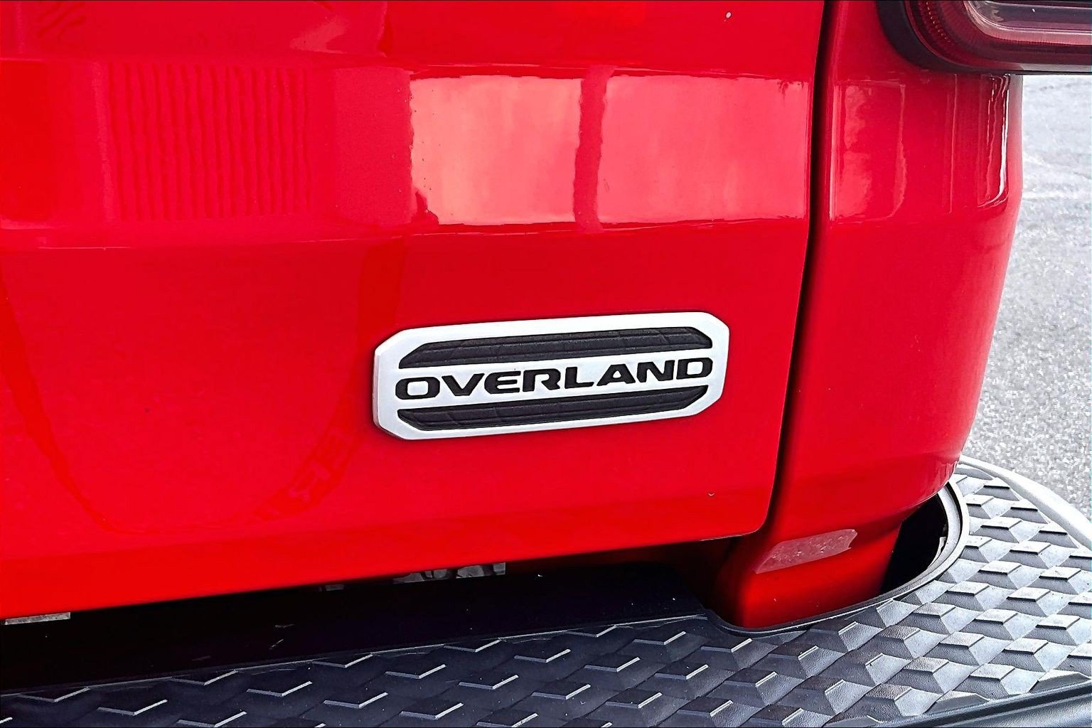 Used 2020 Jeep Gladiator Overland w/ LED Lighting Group AWD/4WD image 8