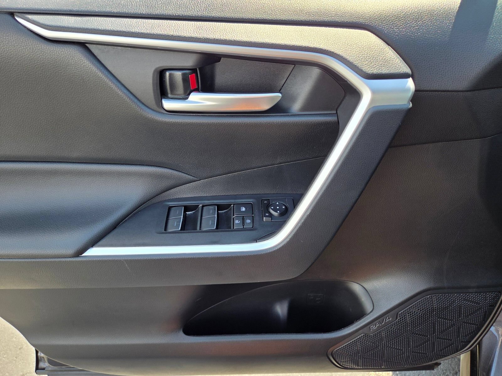 Used 2025 Toyota RAV4 XLE FWD image 17