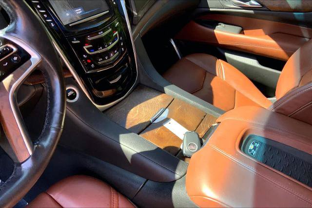 Used 2017 Cadillac Escalade Premium Luxury AWD/4WD image 17