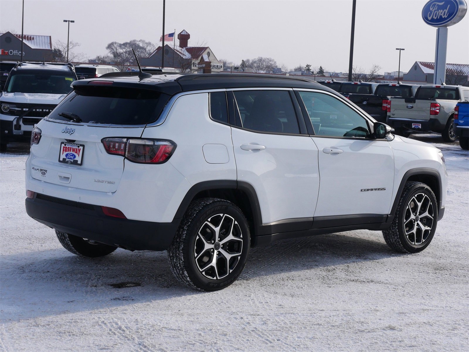 Used 2025 Jeep Compass Limited image 4